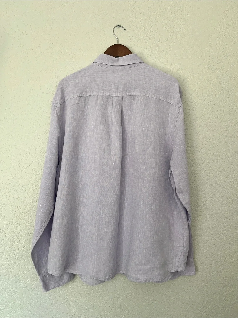 Banana Republic Men's Light Lavender Linen Button-Up Shirt